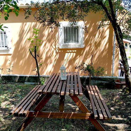 Family Holiday Apartment With Garden & Bbq Velonades  Luaran gambar