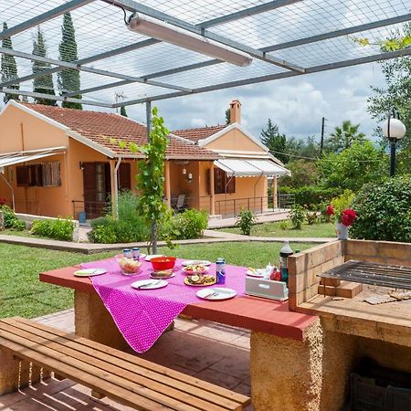 Family Holiday Apartment With Garden & Bbq Velonades  Luaran gambar