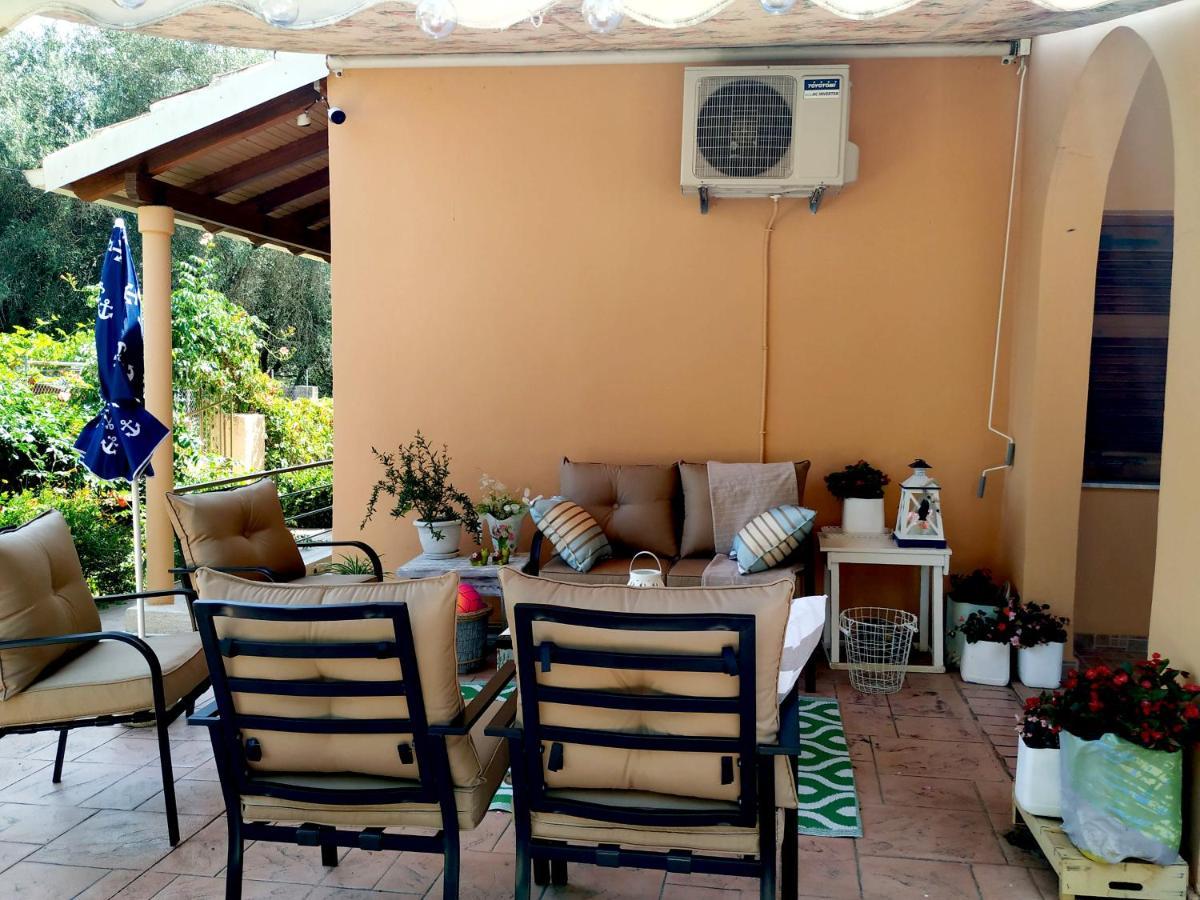 Family Holiday Apartment With Garden & Bbq Velonades  Luaran gambar