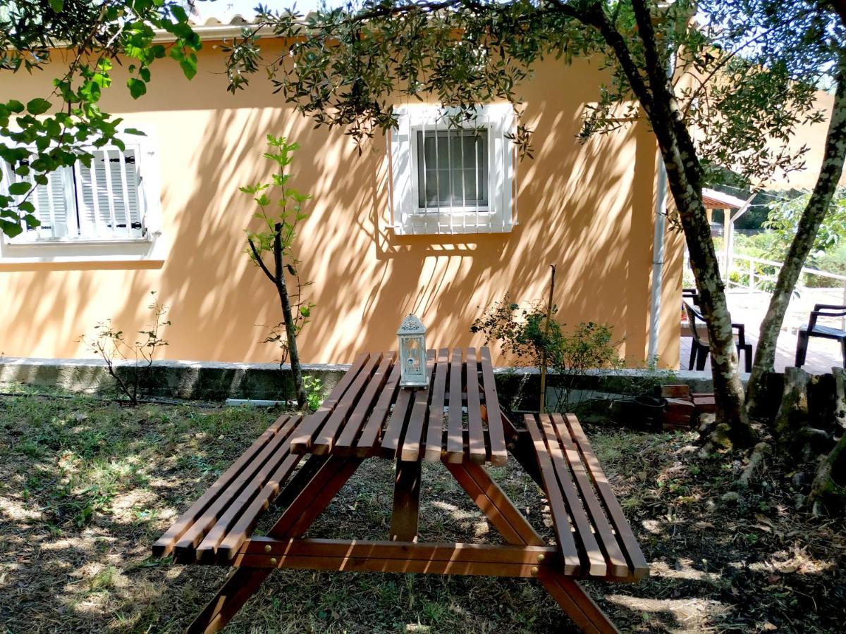 Family Holiday Apartment With Garden & Bbq Velonades  Luaran gambar