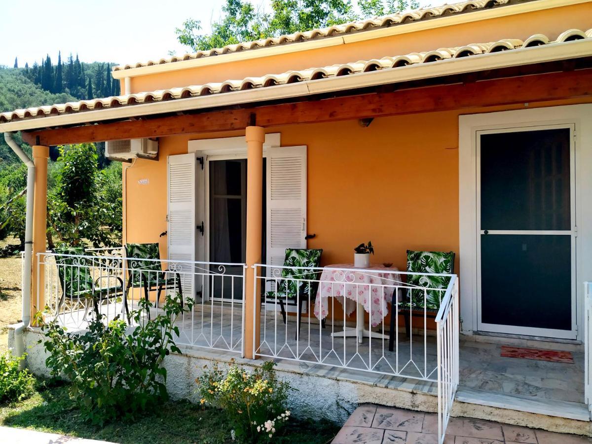 Family Holiday Apartment With Garden & Bbq Velonades  Luaran gambar