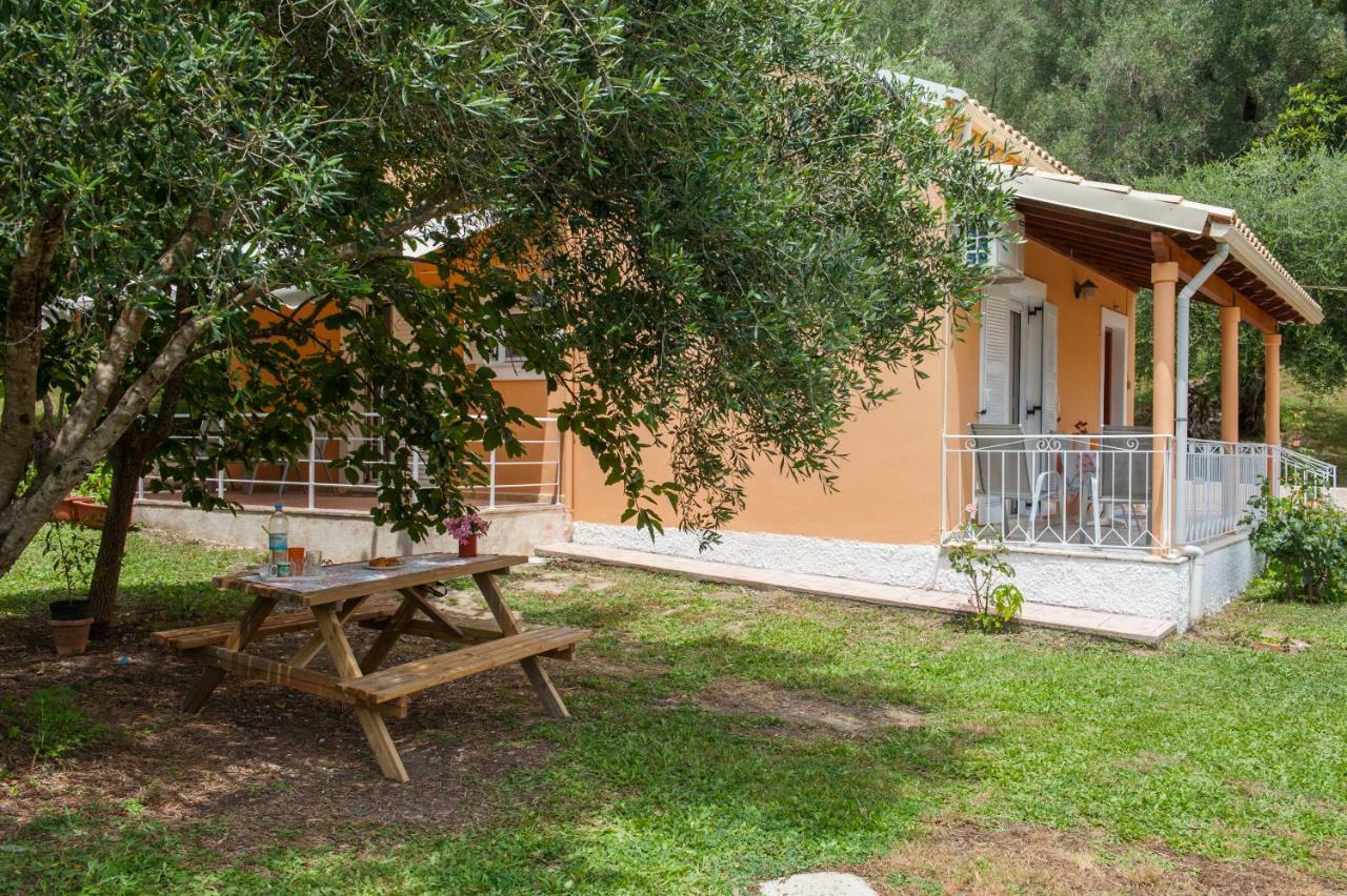 Family Holiday Apartment With Garden & Bbq Velonades  Luaran gambar