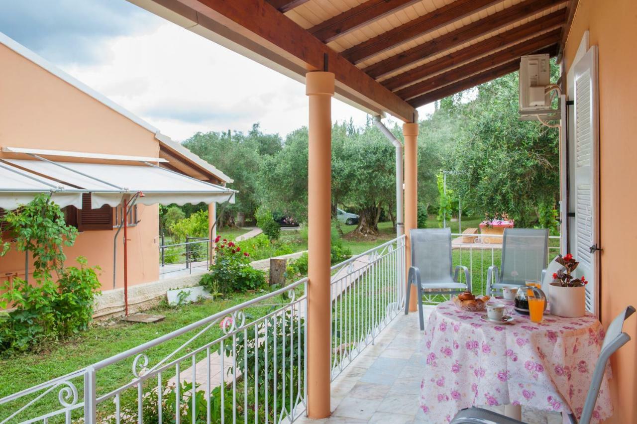 Family Holiday Apartment With Garden & Bbq Velonades  Luaran gambar