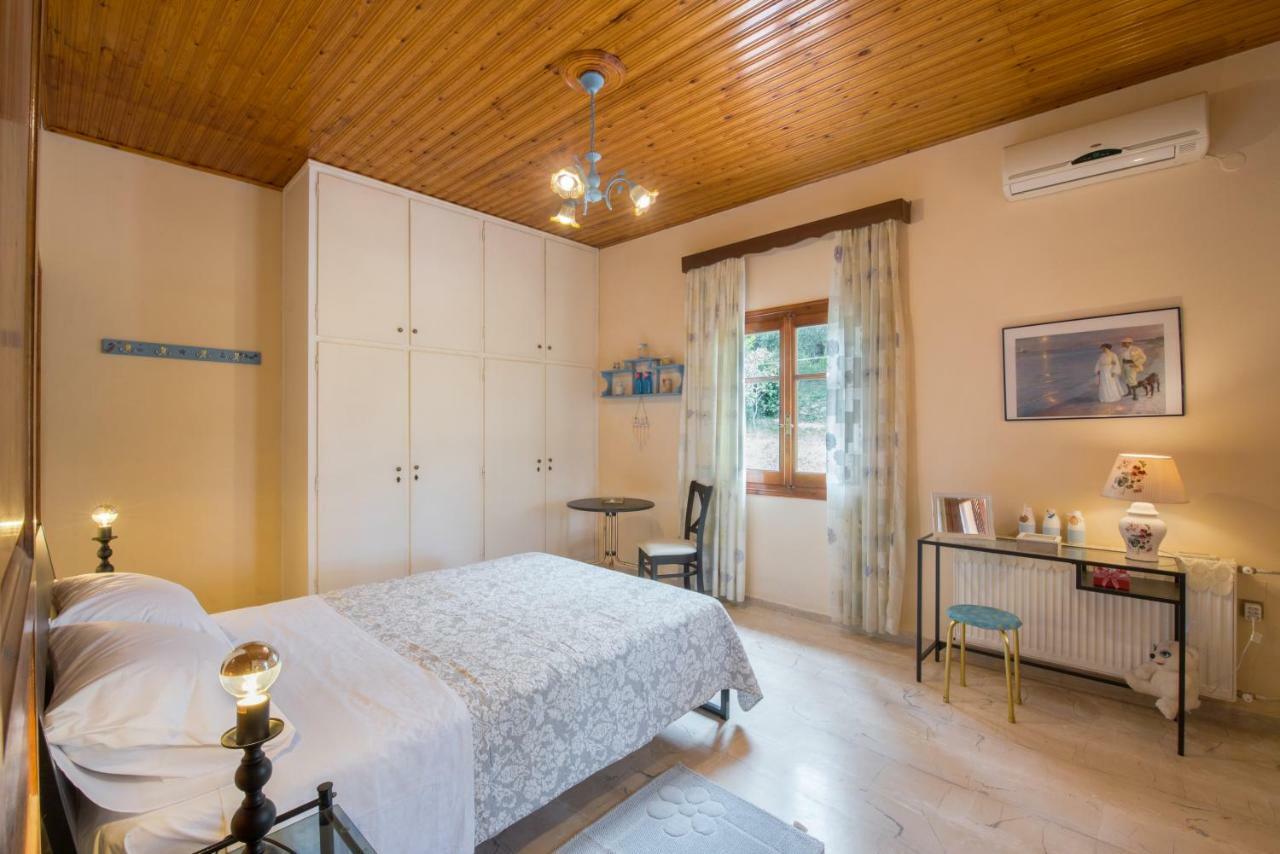 Family Holiday Apartment With Garden & Bbq Velonades  Luaran gambar