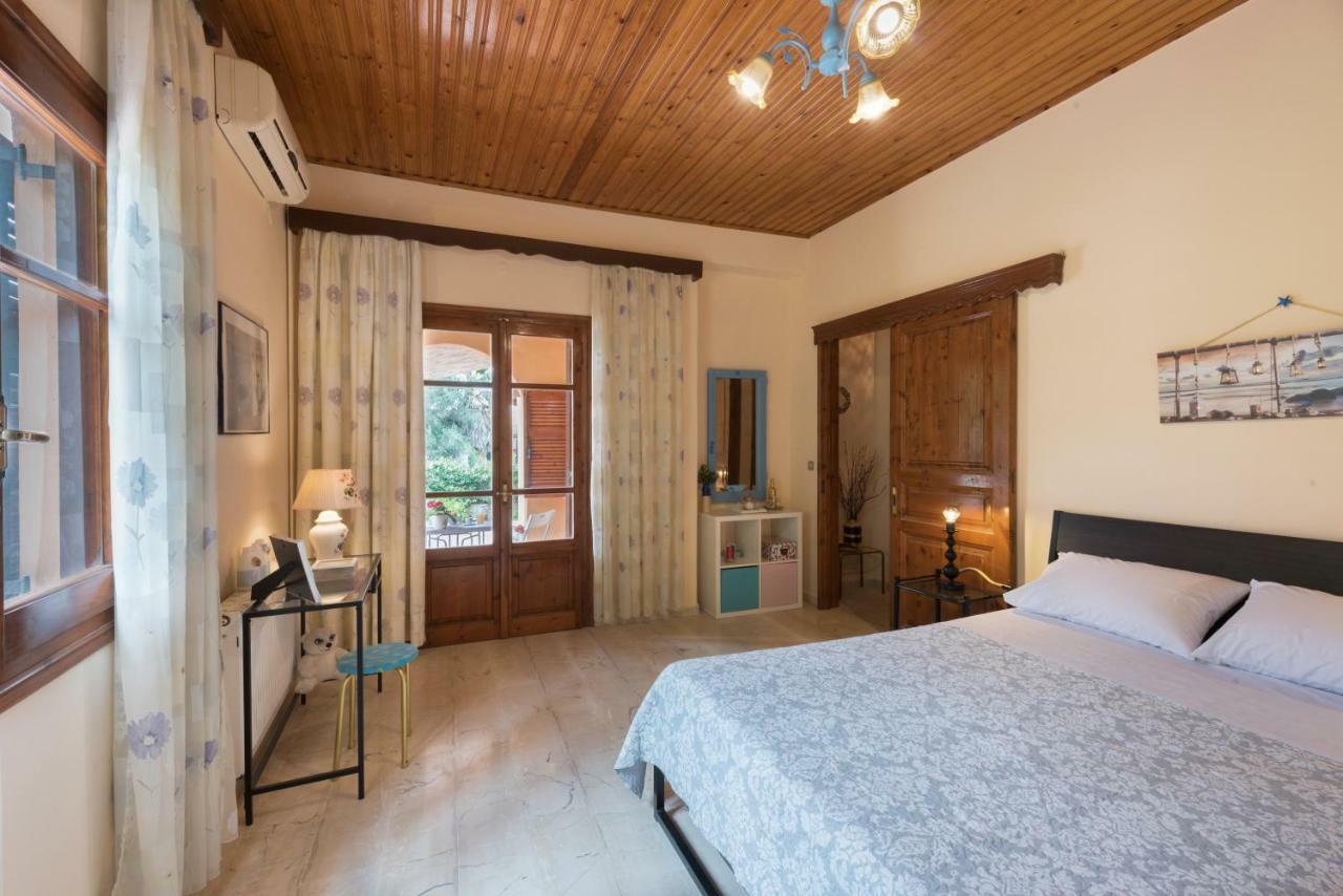 Family Holiday Apartment With Garden & Bbq Velonades  Luaran gambar