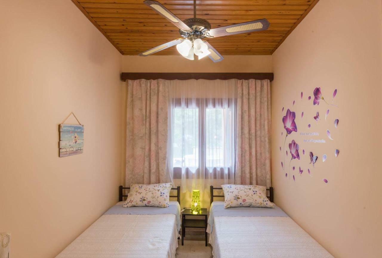 Family Holiday Apartment With Garden & Bbq Velonades  Luaran gambar