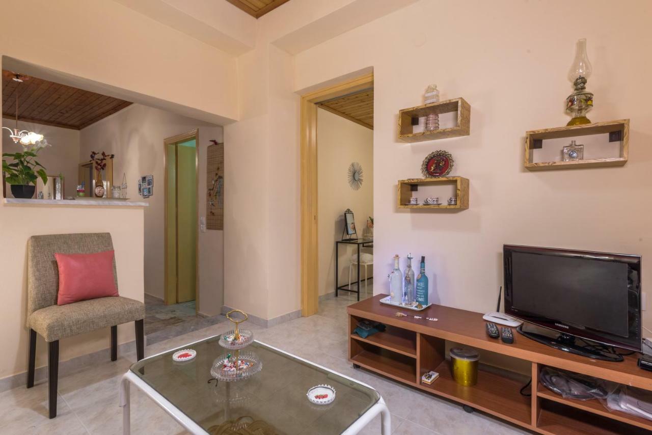 Family Holiday Apartment With Garden & Bbq Velonades  Luaran gambar