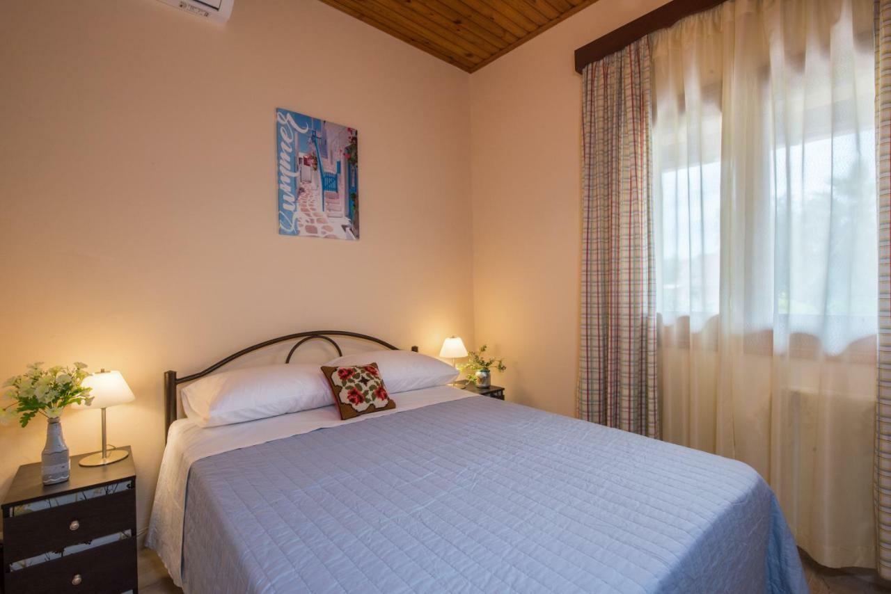 Family Holiday Apartment With Garden & Bbq Velonades  Luaran gambar