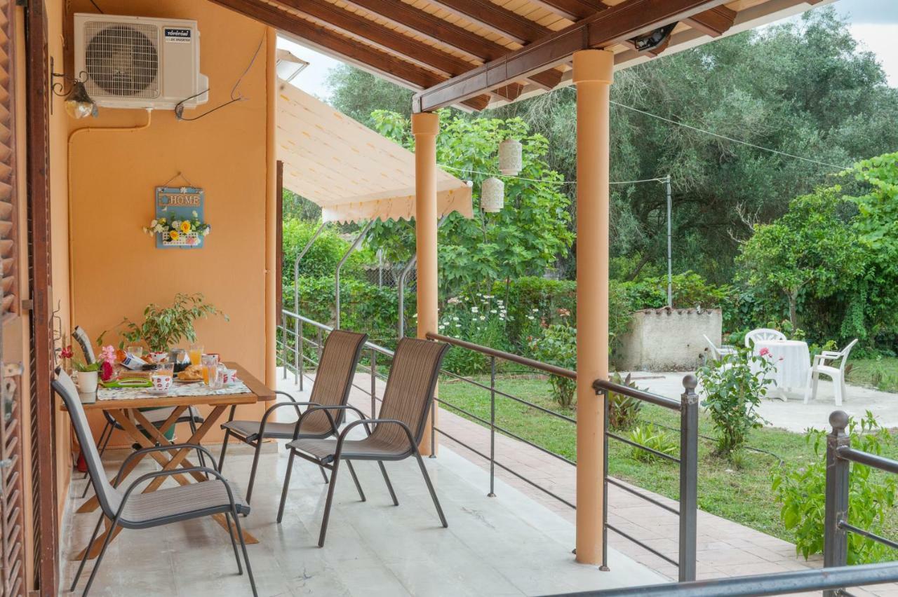 Family Holiday Apartment With Garden & Bbq Velonades  Luaran gambar