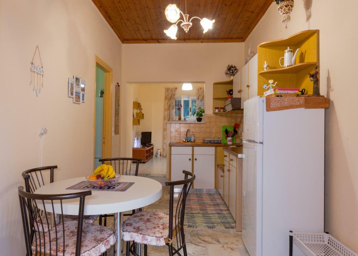 Family Holiday Apartment With Garden & Bbq Velonades  Luaran gambar