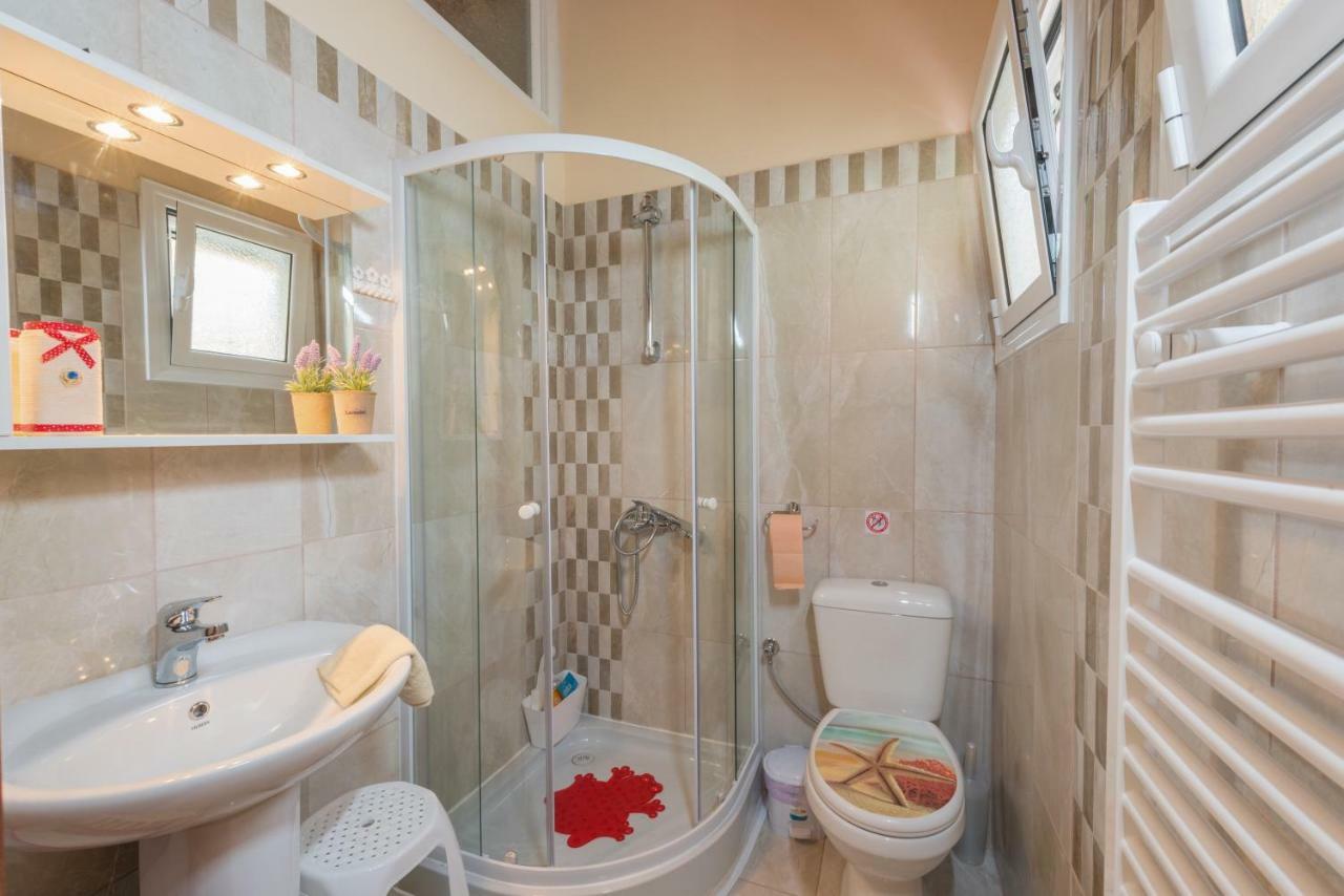 Family Holiday Apartment With Garden & Bbq Velonades  Luaran gambar