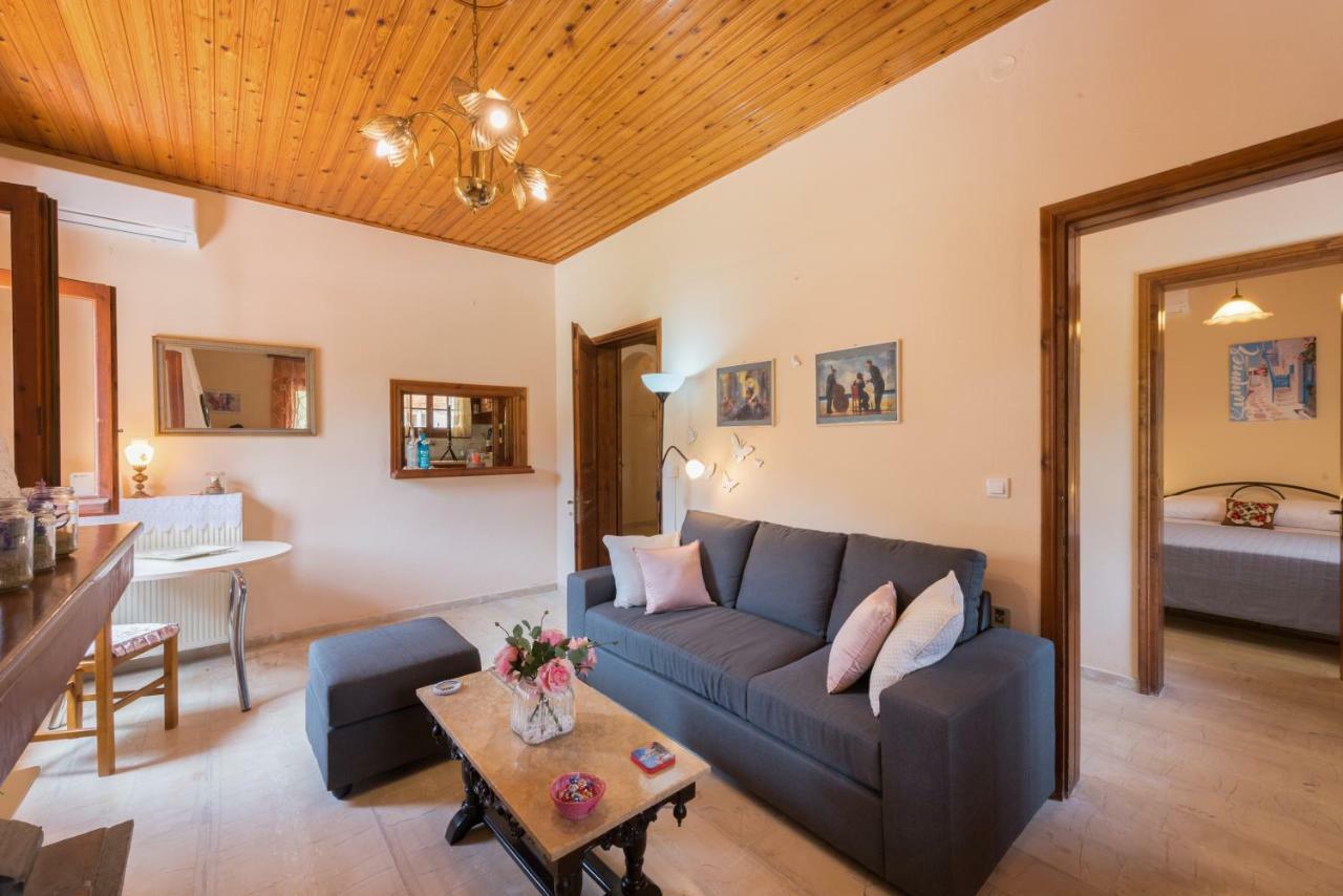 Family Holiday Apartment With Garden & Bbq Velonades  Luaran gambar