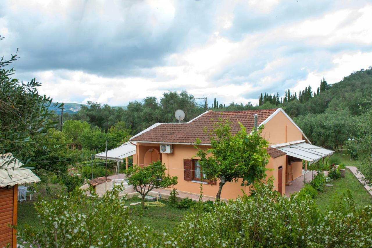 Family Holiday Apartment With Garden & Bbq Velonades  Luaran gambar