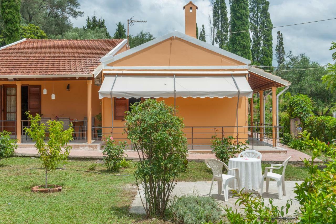 Family Holiday Apartment With Garden & Bbq Velonades  Luaran gambar